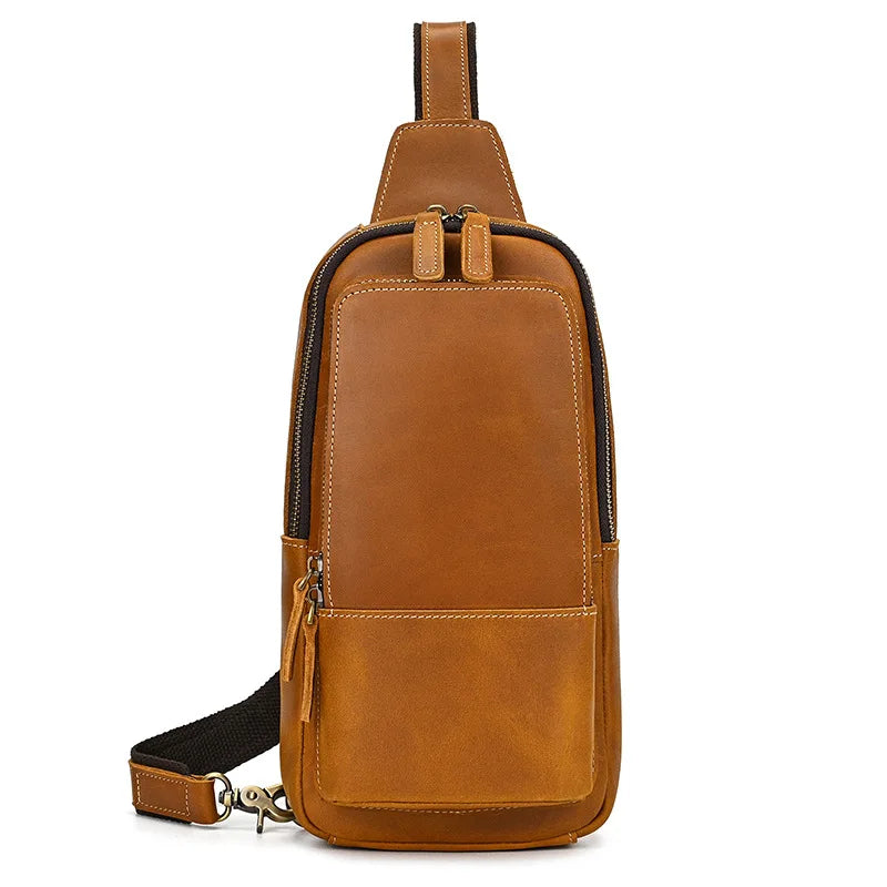 Zaino monospalla in pelle marrone, design elegante e compatto, ideale per uomo e donna. Perfetto per viaggi, lavoro e uso quotidiano.