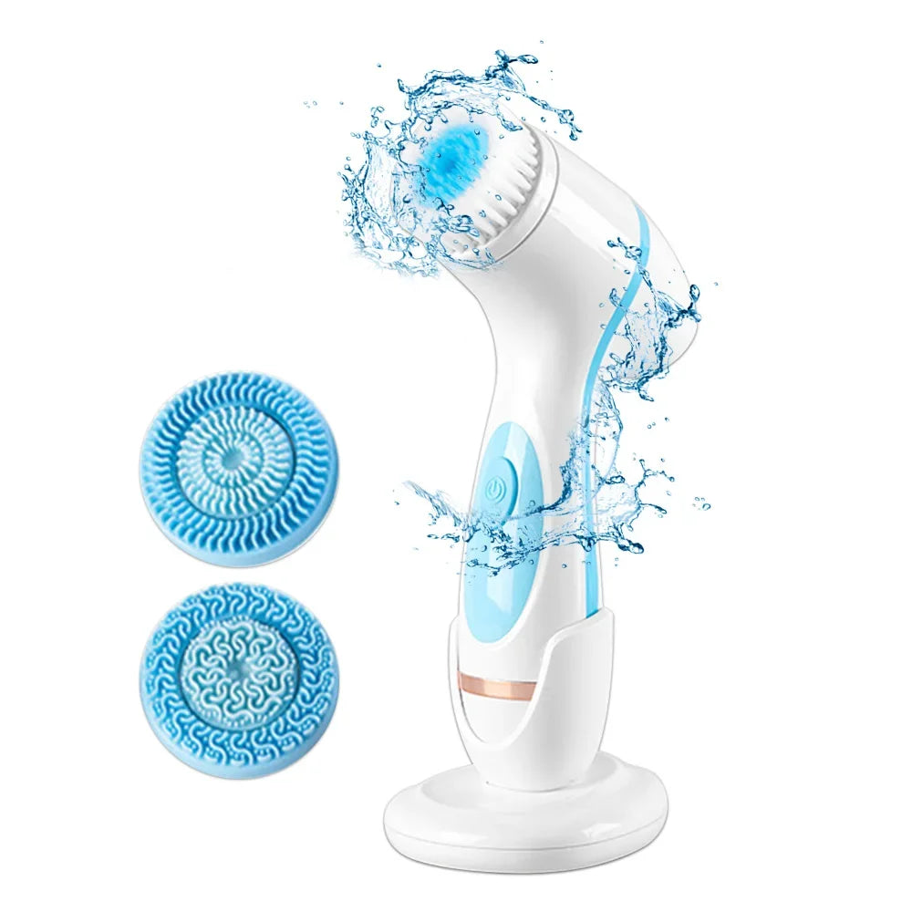 Dispositivo di pulizia viso elettrico impermeabile con testine intercambiabili blu, ideale per esfoliazione e cura della pelle.