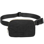Marsupio nero unisex in tessuto resistente con cerniera dorata e cintura regolabile, ideale per viaggi e attività all'aperto.