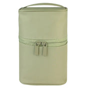 Astuccio portatile verde chiaro con doppia cerniera e manico superiore, ideale per cosmetici o articoli da viaggio. Design compatto e funzionale.