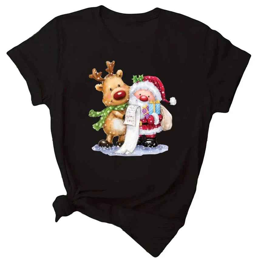 Maglietta nera natalizia con stampa di Babbo Natale e renna, lista dei regali, neve. Abbigliamento festivo, moda natalizia, regalo originale.