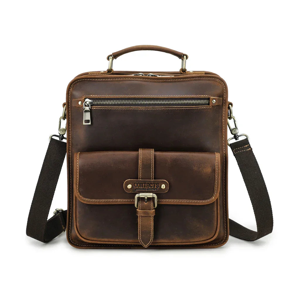 Borsa a tracolla in pelle marrone vintage, con tasca frontale e cerniera, manico superiore e tracolla regolabile. Elegante e funzionale per uomo.