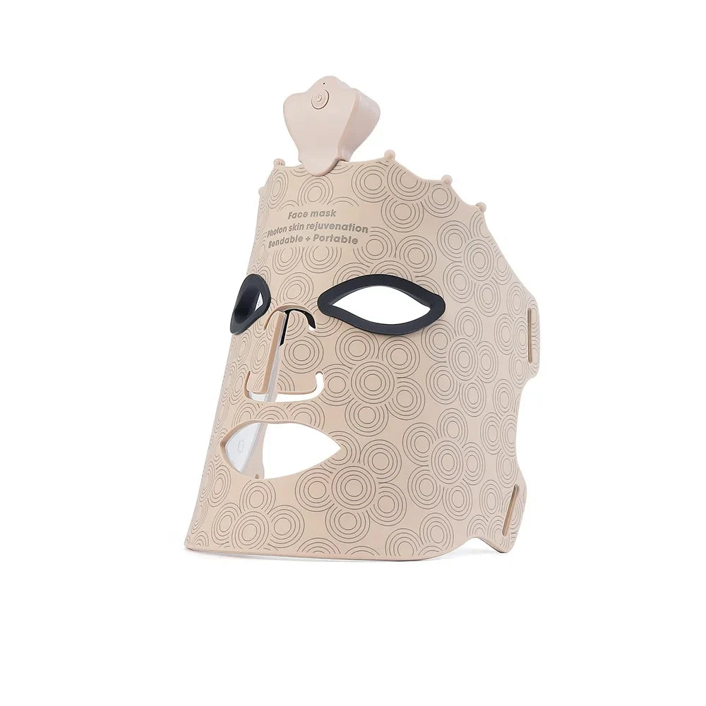 Maschera LED per terapia facciale, design beige con motivi circolari, fori per occhi e bocca, dispositivo portatile per cura della pelle e ringiovanimento.