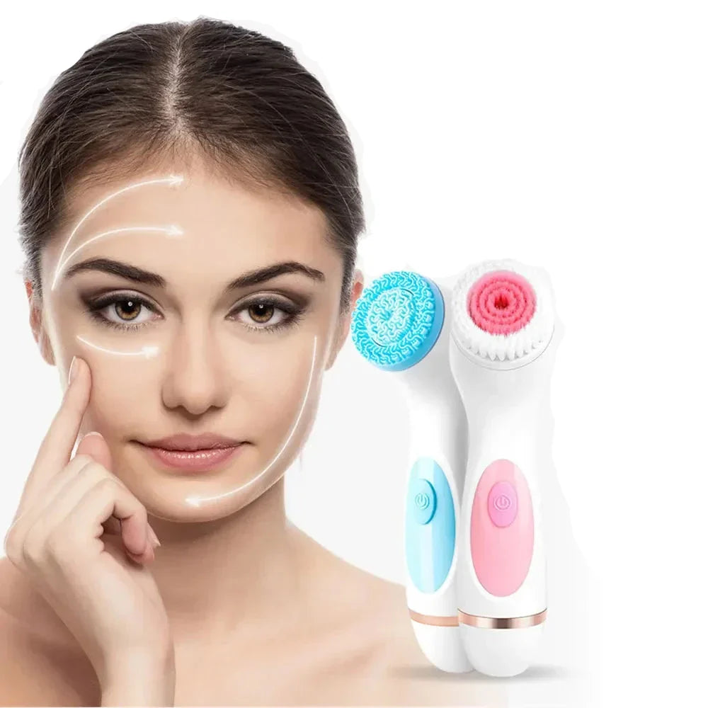 Spazzola elettrica per pulizia viso con testine intercambiabili, ideale per esfoliazione e cura della pelle, accanto a modella sorridente.