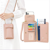 Portafoglio a tracolla rosa in pelle, multifunzionale, con scomparti per carte, passaporto e smartphone. Accessorio moda donna elegante e pratico.