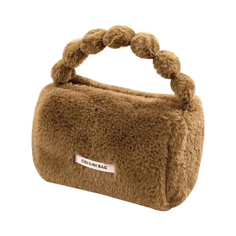 Borsa a mano in pelliccia sintetica marrone con manico intrecciato, design elegante e moderno, ideale per moda autunno inverno.