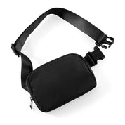 Marsupio nero unisex in tessuto resistente con cerniera e cintura regolabile, ideale per viaggi e attività all'aperto. Accessorio moda pratico.
