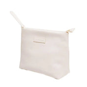 Pochette bianca in pelle con cerniera, design minimalista, ideale per cosmetici o accessori. Elegante e pratica per uso quotidiano.