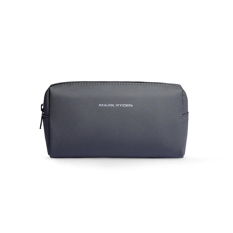 Astuccio da viaggio grigio Mark Ryden, design elegante e compatto, ideale per organizzare accessori e articoli da toeletta.