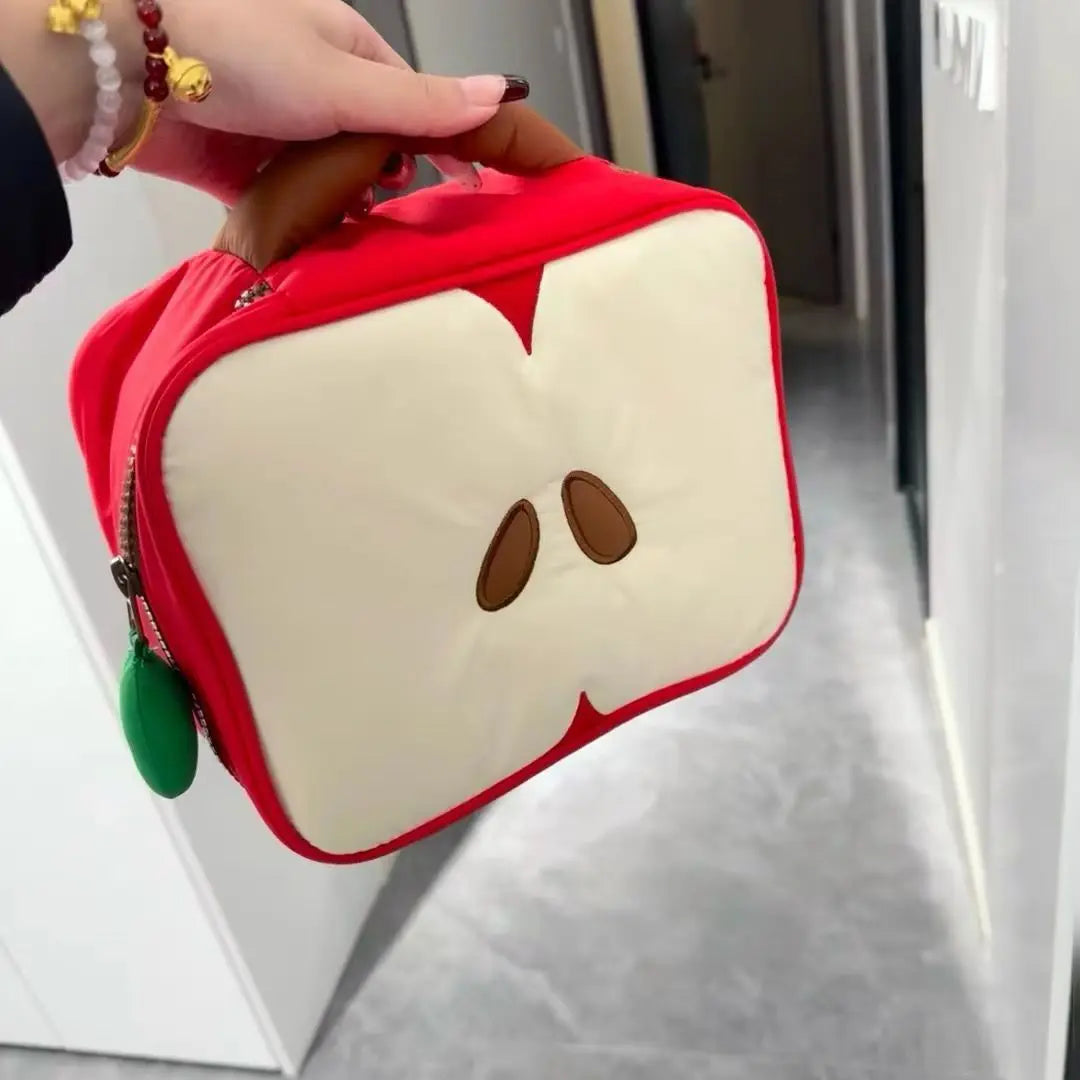 Borsa a forma di mela rossa con semi, design creativo, manico marrone, ideale per moda e accessori unici, perfetta per shopping e regali.