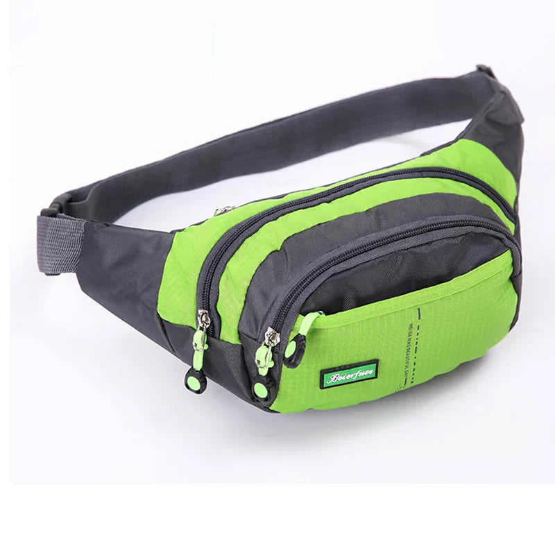 Marsupio sportivo verde e grigio con cerniere multiple, design compatto e resistente, ideale per attività all'aperto e viaggi.