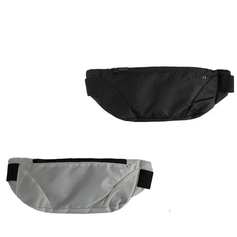 Due marsupi unisex in tessuto resistente, uno nero e uno grigio, con chiusura a zip e cintura regolabile. Accessori moda pratici e versatili.