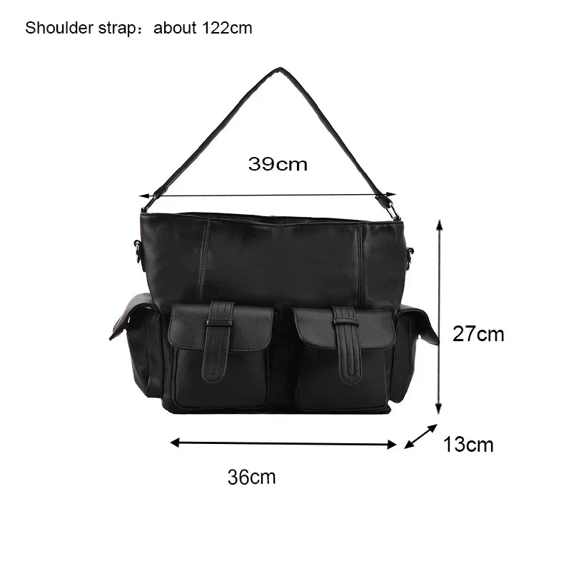 Borsa a tracolla nera in pelle sintetica, dimensioni 39x27x13 cm, con tasche frontali e tracolla regolabile di circa 122 cm.