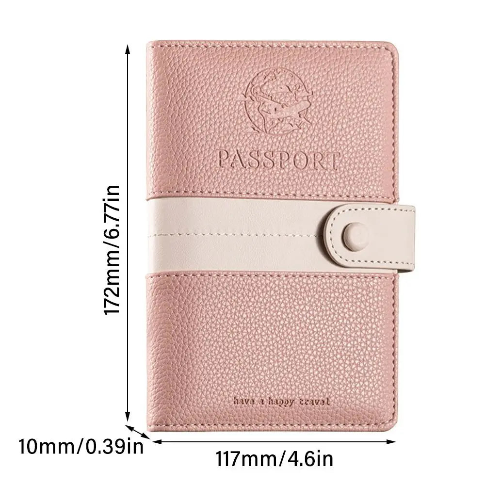 Porta passaporto rosa in pelle con chiusura a bottone, dimensioni 172x117x10mm. Design elegante, ideale per viaggiatori.
