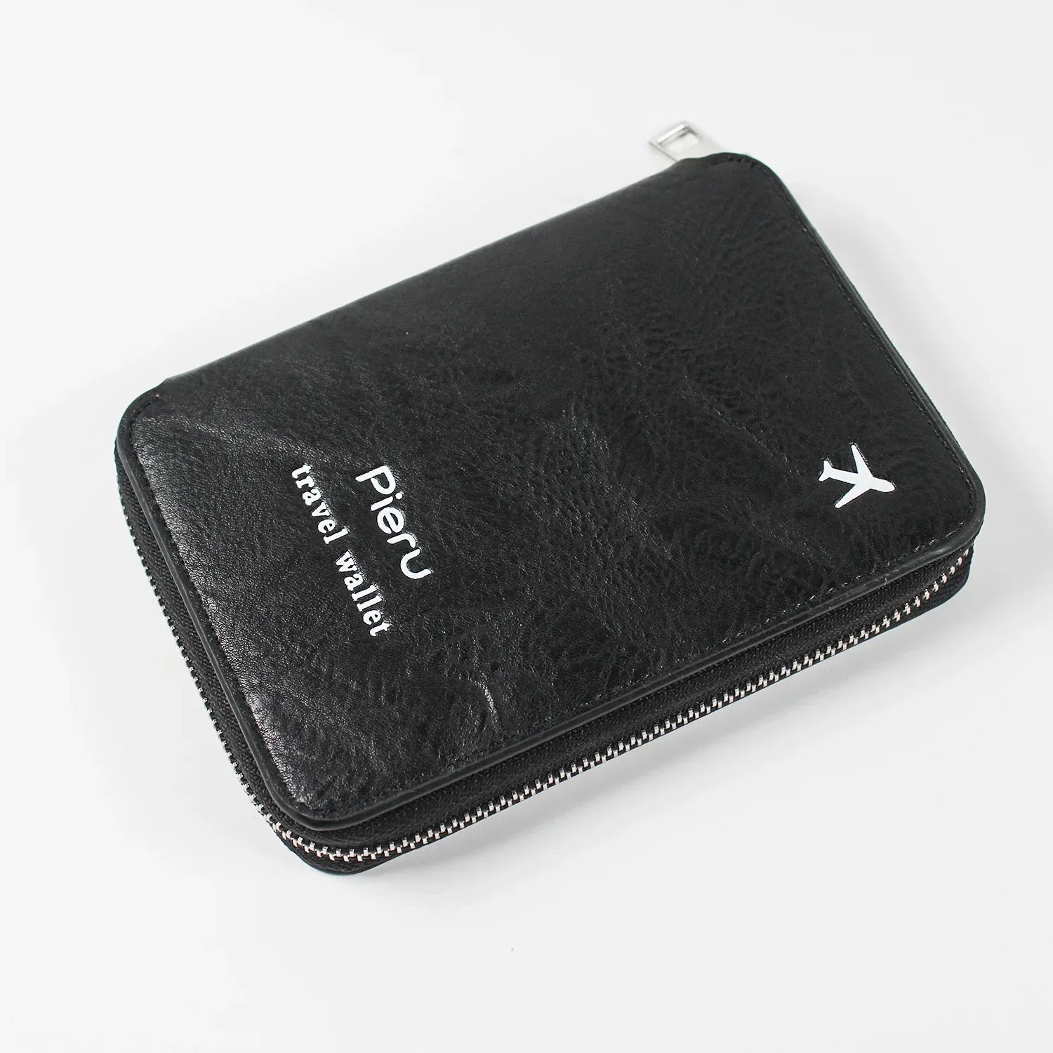 Portafoglio nero in pelle con cerniera, logo bianco, design elegante e compatto, accessorio moda uomo e donna, ideale per carte e contanti.