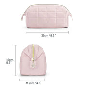 Astuccio cosmetico rosa trapuntato, dimensioni 23x11,5x15 cm, con cerniera dorata. Ideale per trucco e accessori da viaggio.