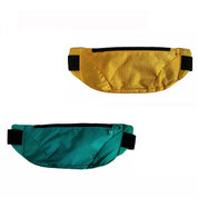 Due marsupi sportivi in nylon, uno giallo e uno verde, con chiusura a zip e cinturino regolabile. Ideali per corsa e attività all'aperto.