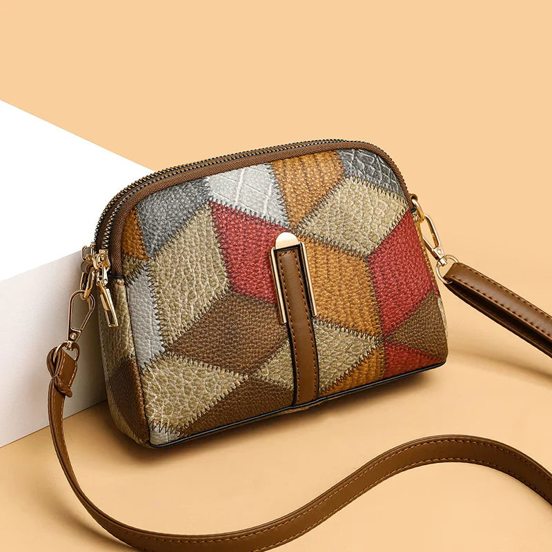 Borsa a tracolla donna in pelle patchwork multicolore, design geometrico, chiusura zip, elegante e moderna, perfetta per moda autunno inverno.
