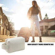 Borsa cosmetica da viaggio ad alta capacità, bianca, con design a righe. Ideale per organizzare trucchi e accessori. Perfetta per viaggiatori.
