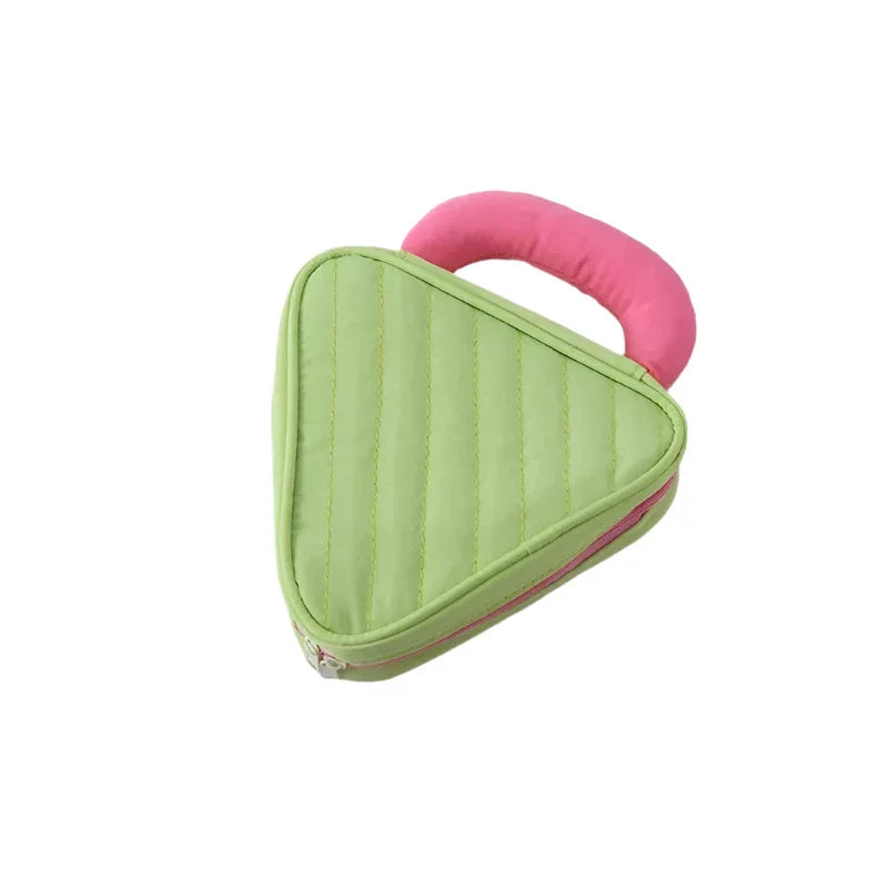 Custodia portatile a forma di fetta di torta verde con manico rosa, design originale, ideale per accessori, organizer compatto e leggero.