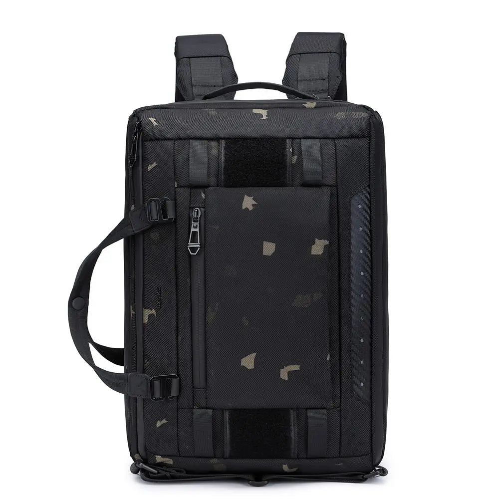 Zaino nero multifunzionale con tasche multiple, design moderno e dettagli mimetici. Ideale per viaggi, lavoro e uso quotidiano.