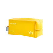 Astuccio da viaggio giallo con zip, design moderno, manico laterale grigio, scritta "Have a Good Trip", ideale per organizzare accessori.