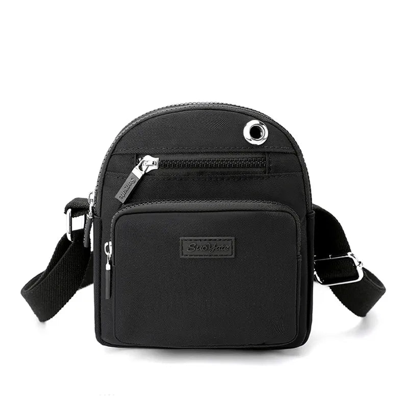 Borsa a tracolla nera unisex, compatta e resistente, con tasche multiple e cerniere, ideale per viaggi e uso quotidiano.