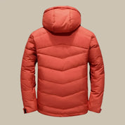 Giacca invernale arancione con cappuccio, design trapuntato, vista posteriore. Ideale per uomo, moda outdoor, abbigliamento caldo e resistente.