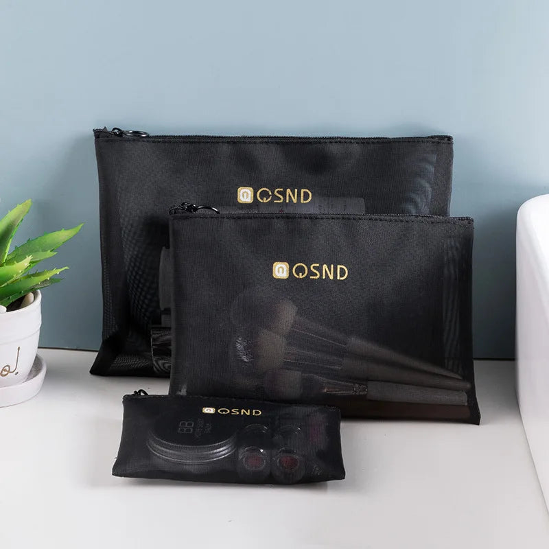 Set di tre pochette organizer nere in rete QSND per cosmetici, con zip, ideali per viaggi e organizzazione trucco. Design elegante e funzionale.
