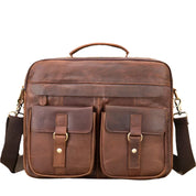 Borsa a tracolla in pelle marrone vintage con doppie tasche frontali, manico superiore e tracolla regolabile. Elegante e funzionale per lavoro e viaggio.