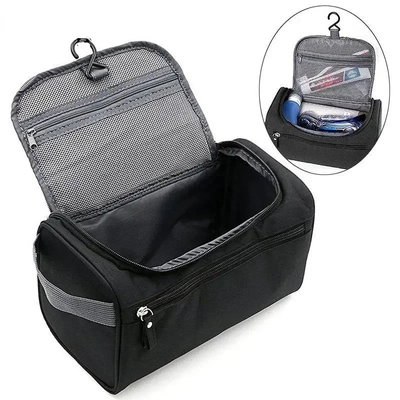 Borsa da toilette nera aperta con gancio, tasche a rete e scomparti per articoli da viaggio. Organizzatore compatto per cosmetici e accessori.