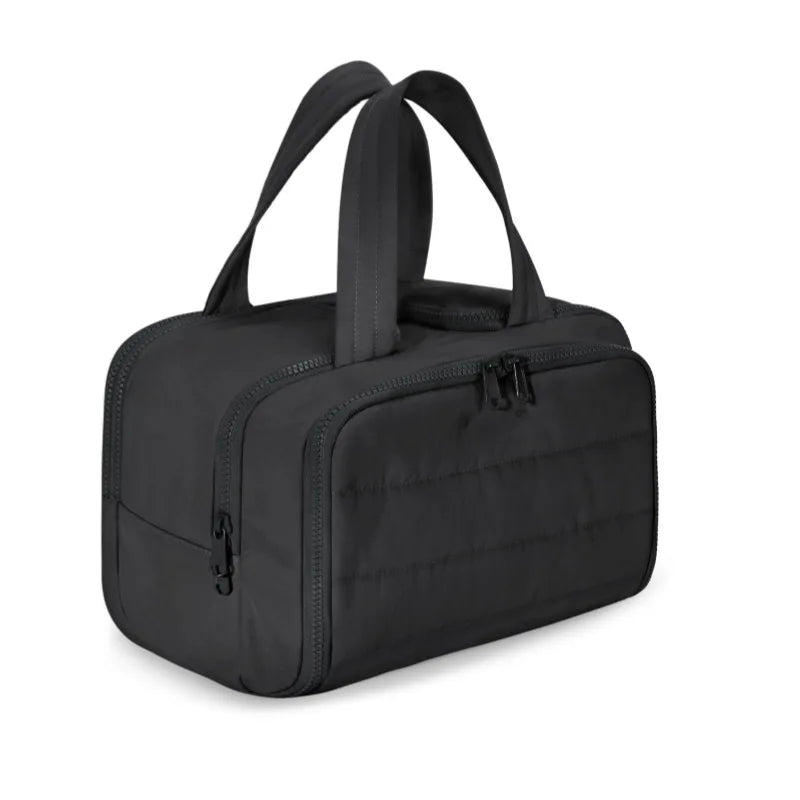 Borsa da viaggio nera con doppia cerniera, manici resistenti e design compatto. Ideale per viaggi, palestra e uso quotidiano.