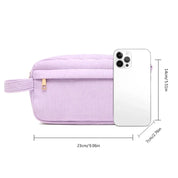 Astuccio in velluto a coste lilla con zip, dimensioni 23x7x14 cm, accanto a uno smartphone bianco per confronto. Accessorio moda pratico ed elegante.