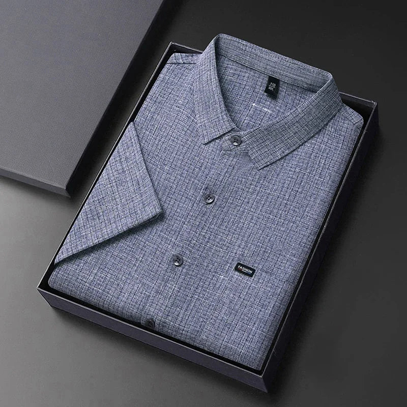 Camicia uomo elegante grigia a quadri, confezionata in scatola regalo. Ideale per abbigliamento formale e casual. Tessuto di alta qualità.