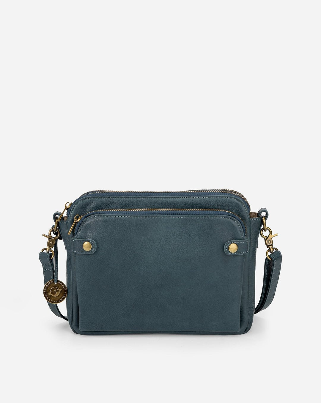 Borsa a tracolla in pelle blu con doppia cerniera, dettagli in metallo dorato e charm decorativo. Elegante accessorio moda donna.