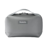 Borsa da viaggio grigia con manico, design compatto e chiusura a zip. Ideale per organizzare accessori e articoli da toeletta.