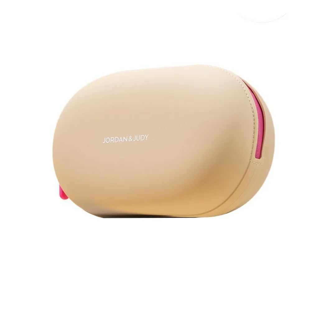 Custodia per occhiali beige Jordan & Judy, design ovale, chiusura con cerniera rosa, elegante e pratica per protezione occhiali da sole o vista.