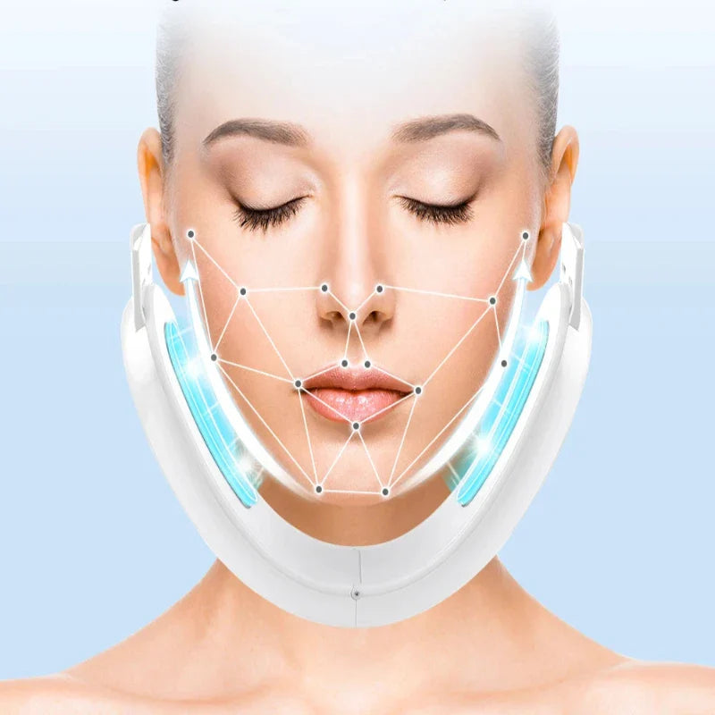 Dispositivo massaggio viso LED, donna con occhi chiusi, tecnologia lifting, cura della pelle, anti-invecchiamento, bellezza, benessere.
