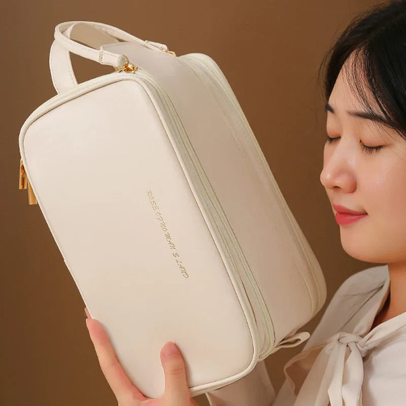 Siena | Cosmetici da viaggio eleganti e spaziosi essenziali