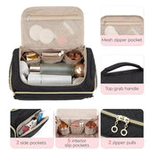 Borsa da toilette nera con manico superiore, tasche interne ed esterne, chiusura a zip, ideale per cosmetici e accessori da viaggio.