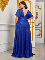 Abito da sera blu con paillettes, scollo a V posteriore, maniche corte, indossato da donna in ambiente elegante. Moda donna, abito elegante.