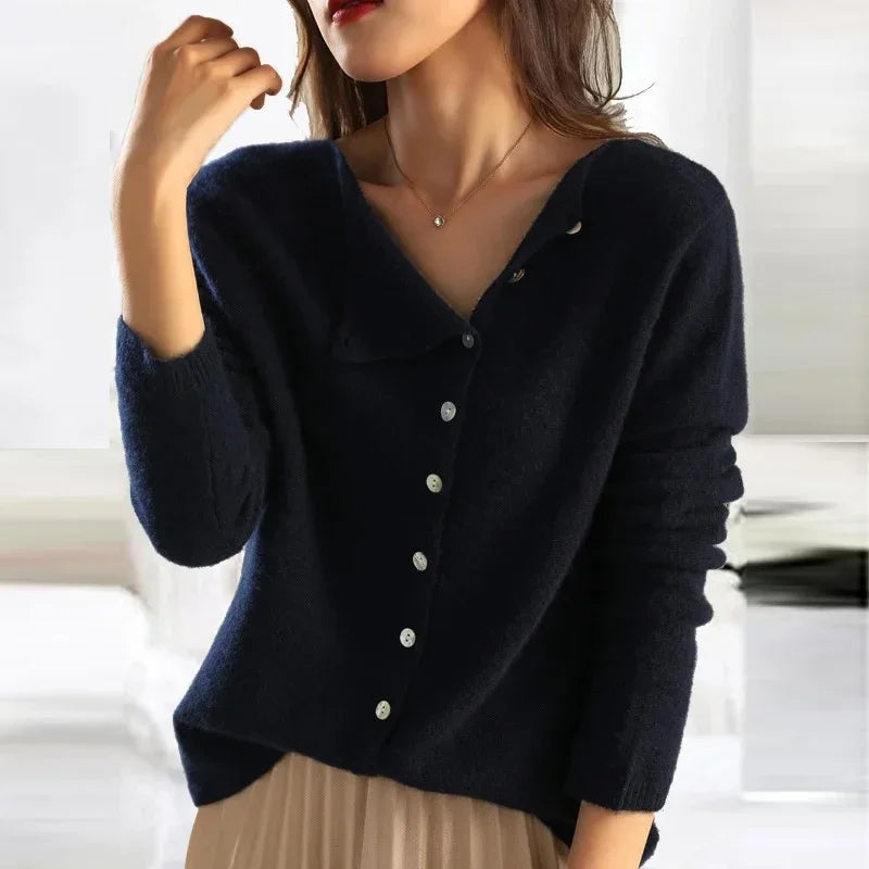 Maglione donna blu scuro con bottoni, scollo a V, maniche lunghe, stile casual elegante, perfetto per autunno e inverno.
