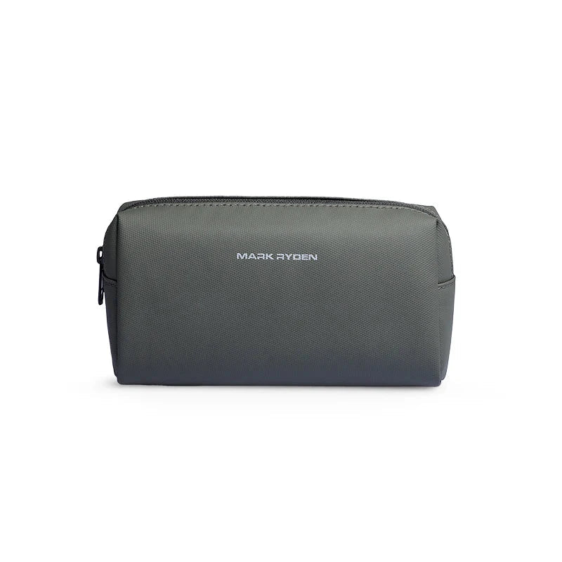 Astuccio da viaggio grigio Mark Ryden, design elegante e compatto, ideale per organizzare accessori e cosmetici. Perfetto per viaggi e uso quotidiano.