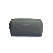 Astuccio da viaggio grigio Mark Ryden, design elegante e compatto, ideale per organizzare accessori e cosmetici. Perfetto per viaggi e uso quotidiano.