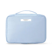 Astuccio trucco azzurro con manico, design compatto e etichetta "Makeup Beauty". Ideale per organizzare cosmetici in viaggio.