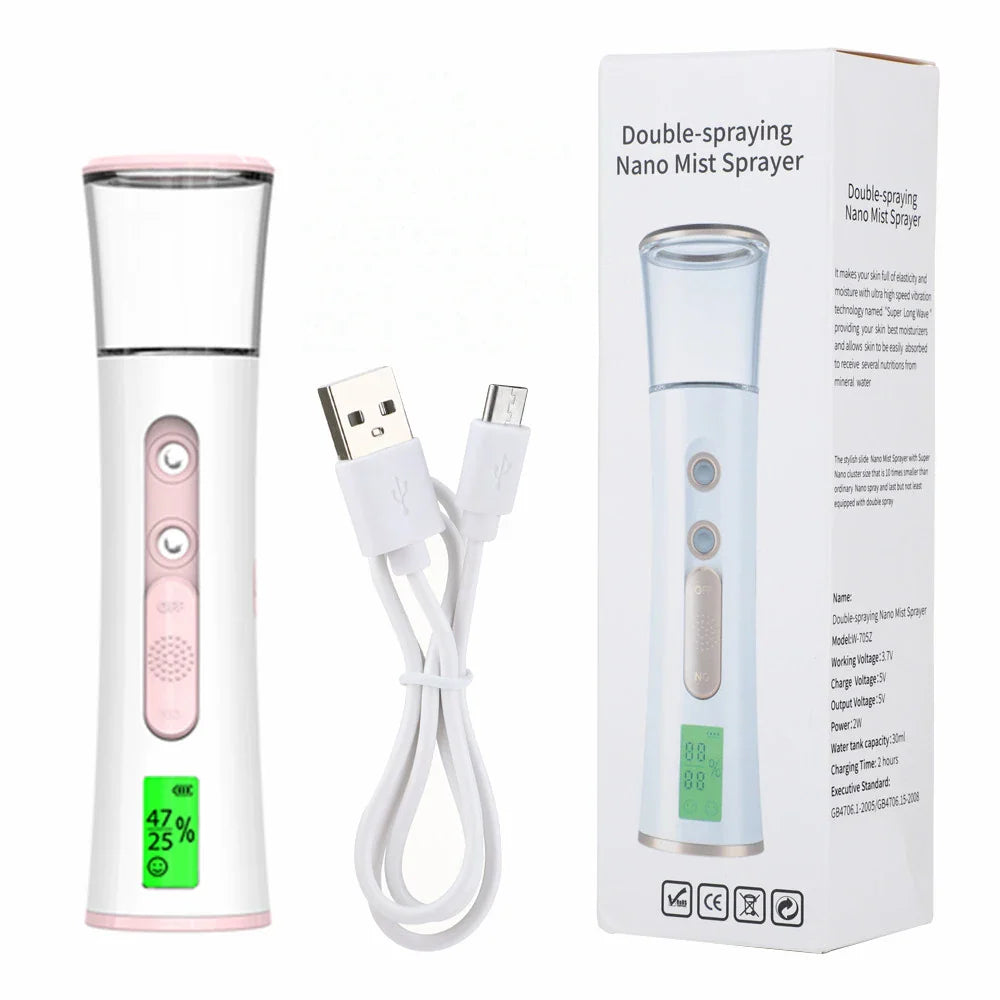 Spruzzatore nano portatile bianco con display LED, cavo USB e confezione. Idratazione viso, cura della pelle, ricaricabile, doppio spruzzo.
