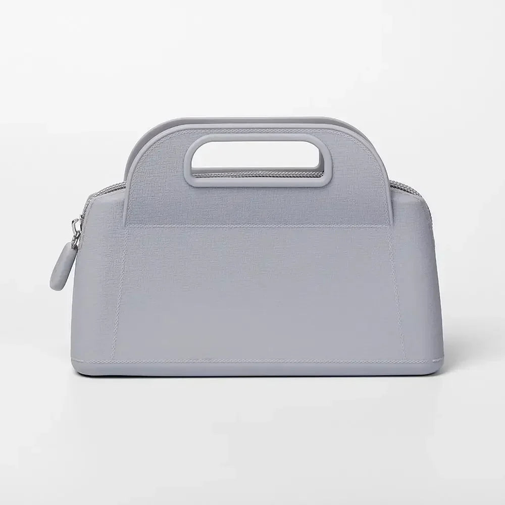 Borsa a mano grigia in pelle, design elegante e moderno, chiusura con zip, manico integrato. Accessorio moda donna, stile minimalista.