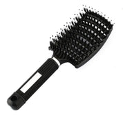 Spazzola per capelli nera con setole morbide e manico ergonomico antiscivolo, ideale per districare e lisciare, accessorio styling professionale.