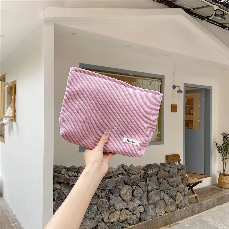 Spaziosa borsa per il trucco da viaggio in velluto a coste con chiusura sicura con cerniera