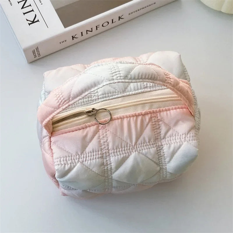 Lilia | Borsa per cosmetici trapuntata elegante e compatta